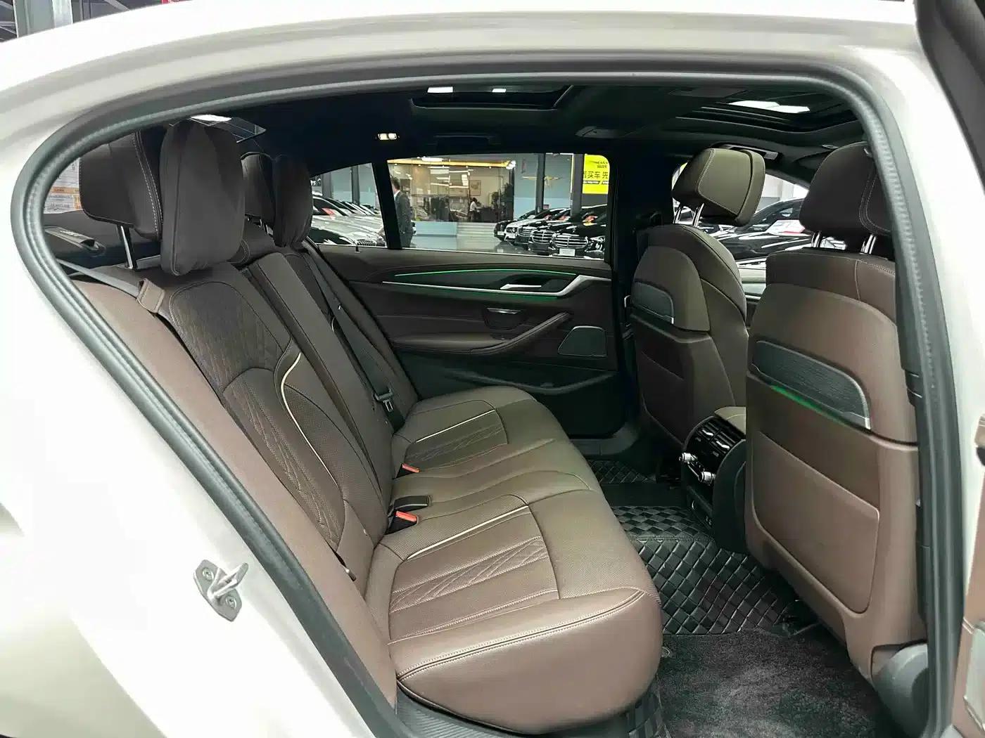 2023 BMW 5 Series 530Li Luxury M Sport Package — миниатюра 8