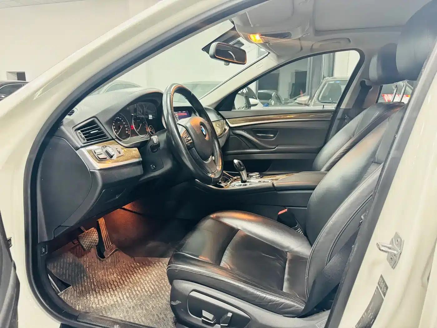 2013 BMW 5 Series 525Li Excellence Edition — миниатюра 4