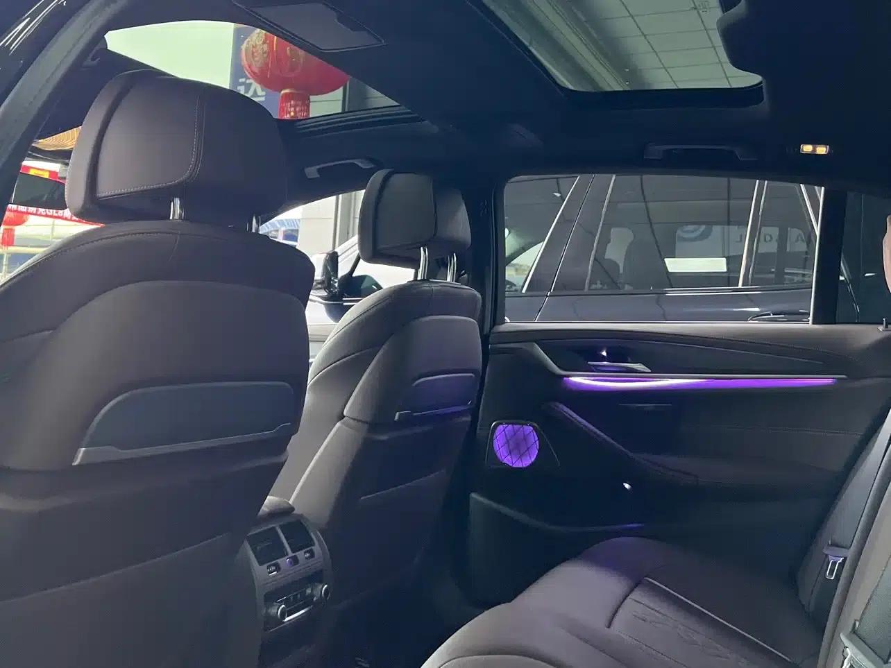 2023 BMW 5 Series 530Li Luxury M Sport Package — миниатюра 8