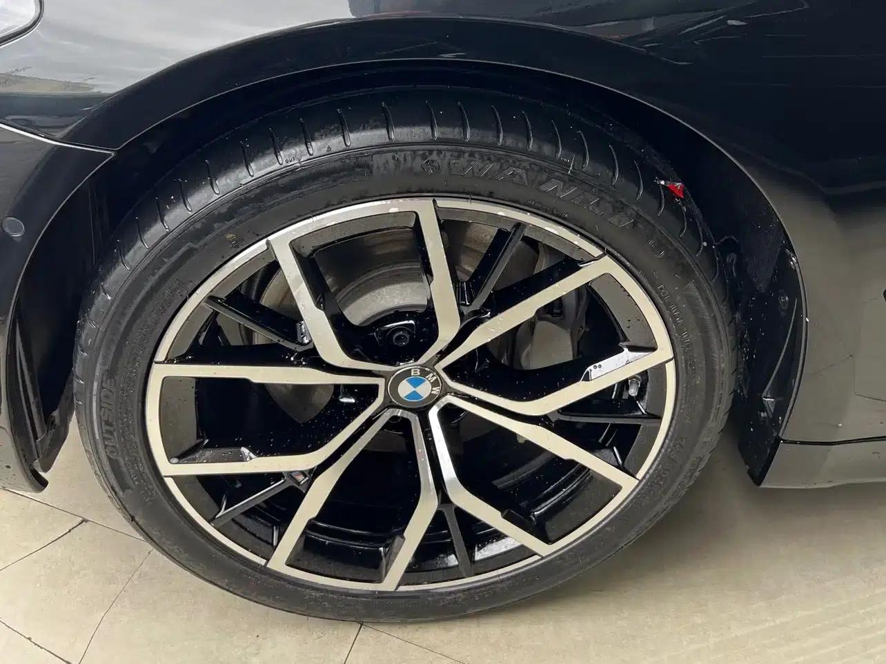 2023 BMW 5 Series 530Li Luxury M Sport Package — миниатюра 9