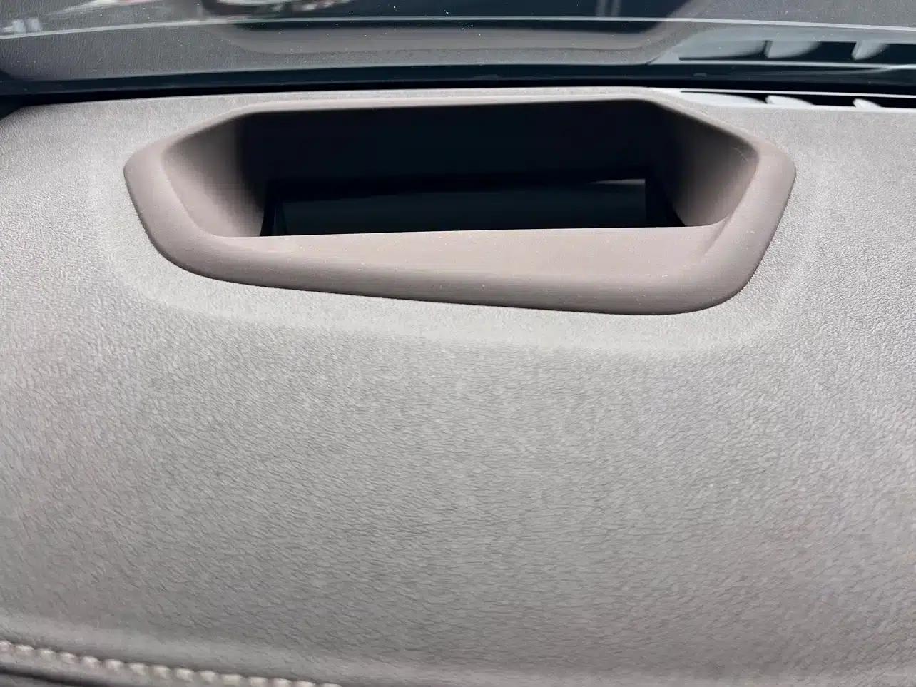 2023 BMW 5 Series 530Li Luxury M Sport Package — миниатюра 10