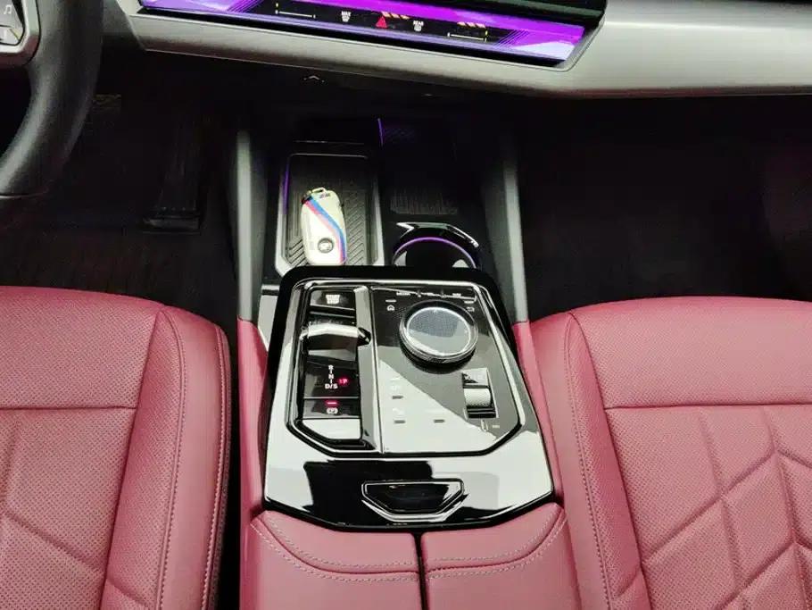 2024 BMW 5 Series 530Li xDrive M Sport Package — миниатюра 16