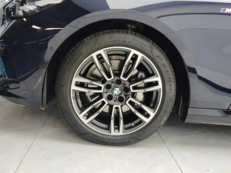2024 BMW 5 Series 530Li xDrive M Sport Package — миниатюра 6