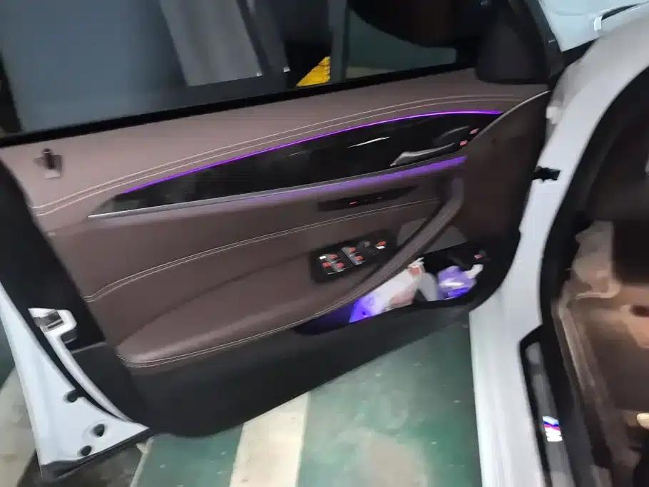 2022 BMW 5 Series Facelift 530Li Leading Edition M Sport Package — миниатюра 7