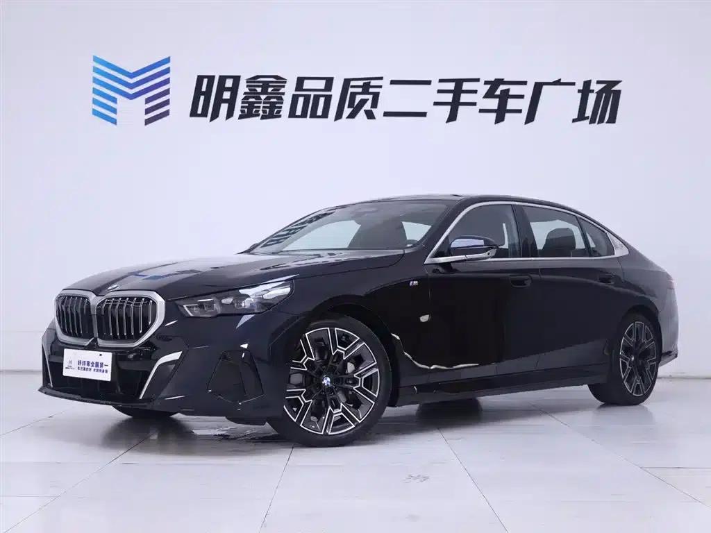 2025 BMW 5 Series 530Li Luxury M Sport Package — миниатюра 2