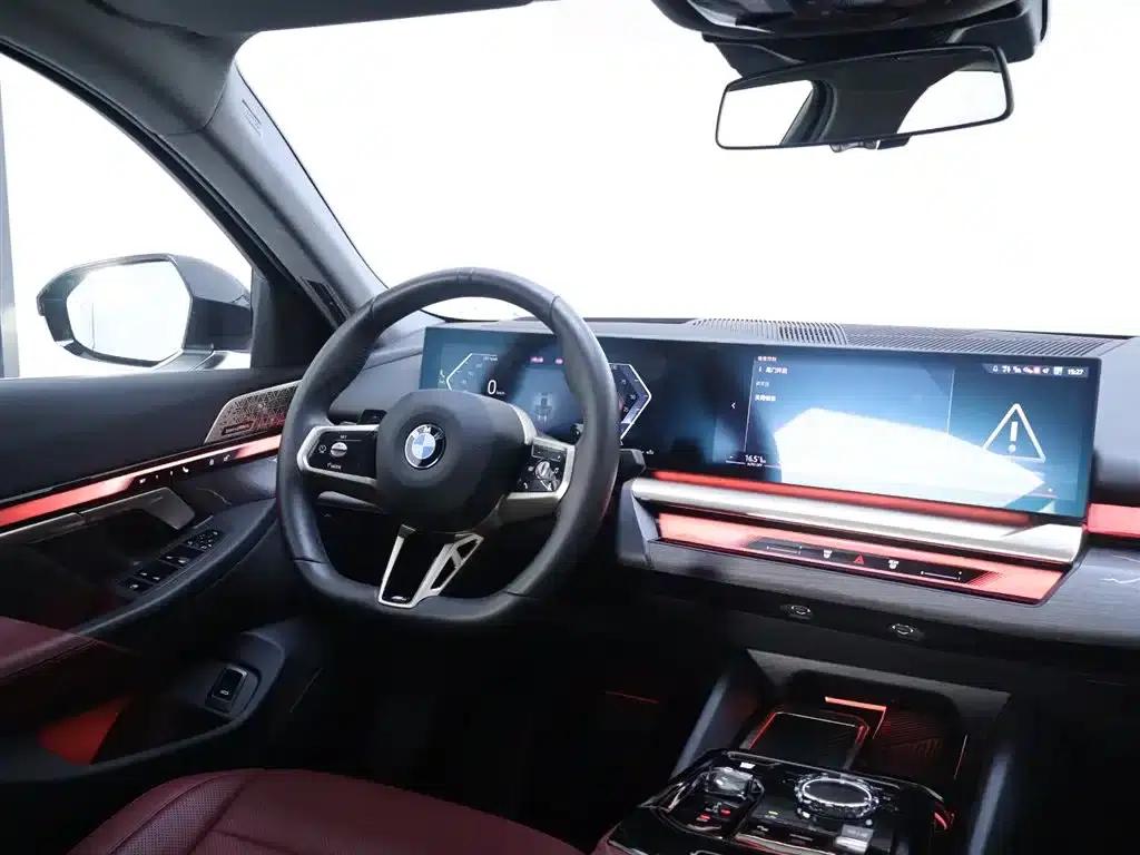 2025 BMW 5 Series 530Li Luxury M Sport Package — миниатюра 14