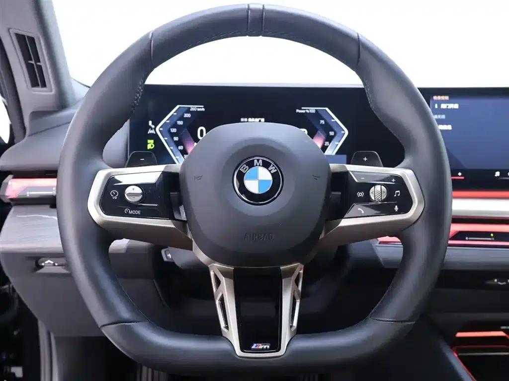 2025 BMW 5 Series 530Li Luxury M Sport Package — миниатюра 16
