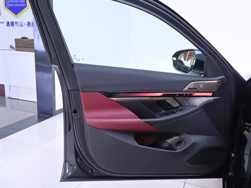 2025 BMW 5 Series 530Li Luxury M Sport Package — миниатюра 18