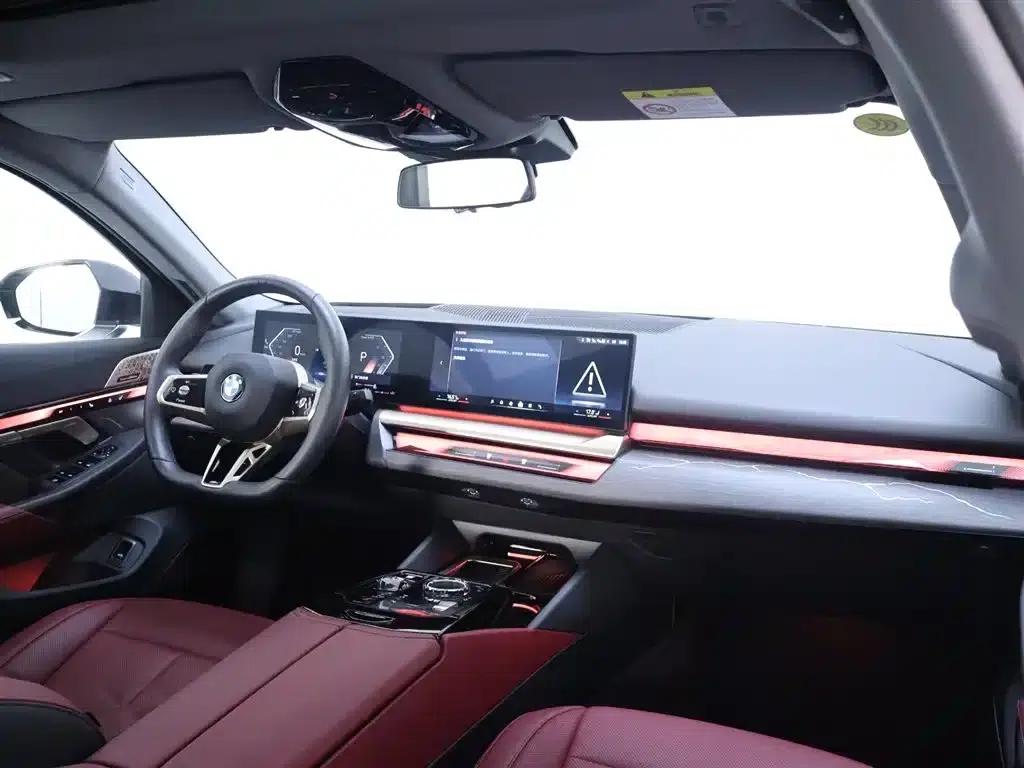 2025 BMW 5 Series 530Li Luxury M Sport Package — миниатюра 20