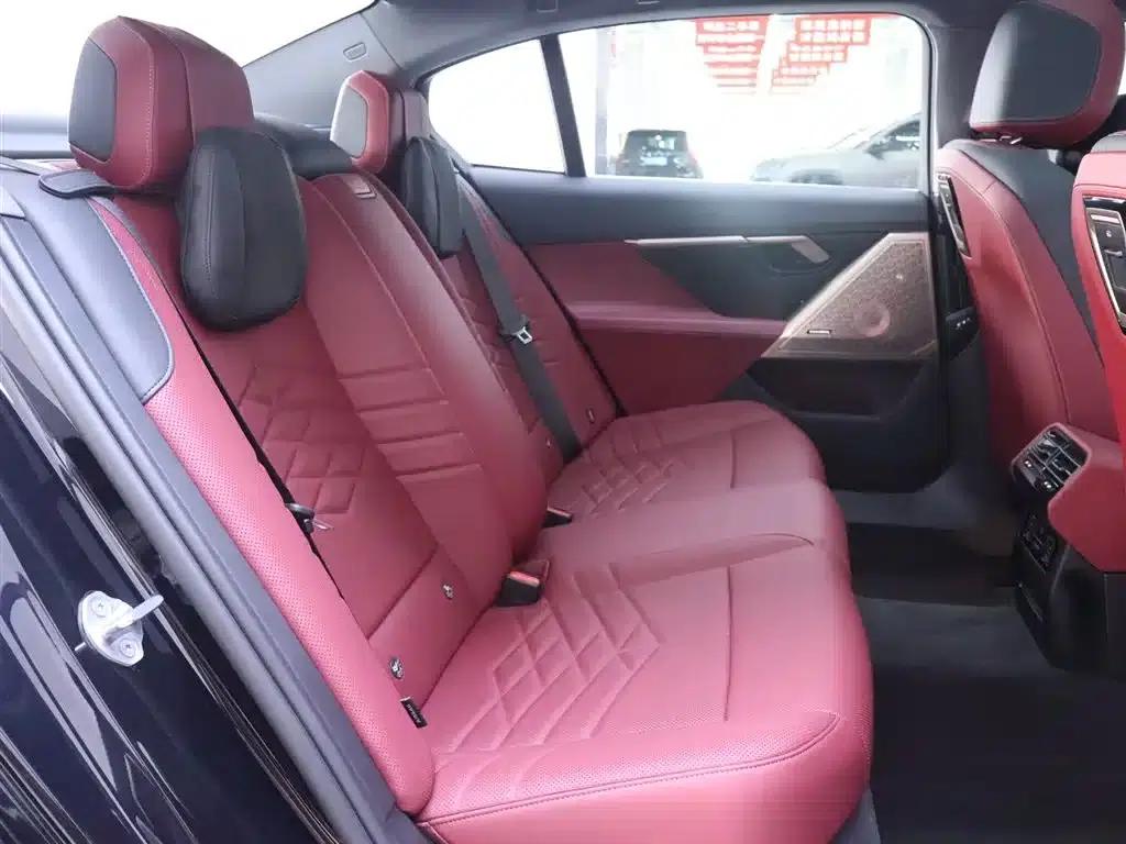 2025 BMW 5 Series 530Li Luxury M Sport Package — миниатюра 22