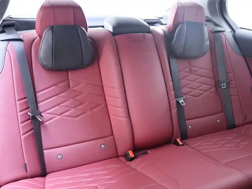 2025 BMW 5 Series 530Li Luxury M Sport Package — миниатюра 23