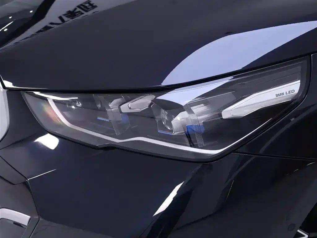 2025 BMW 5 Series 530Li Luxury M Sport Package — миниатюра 4