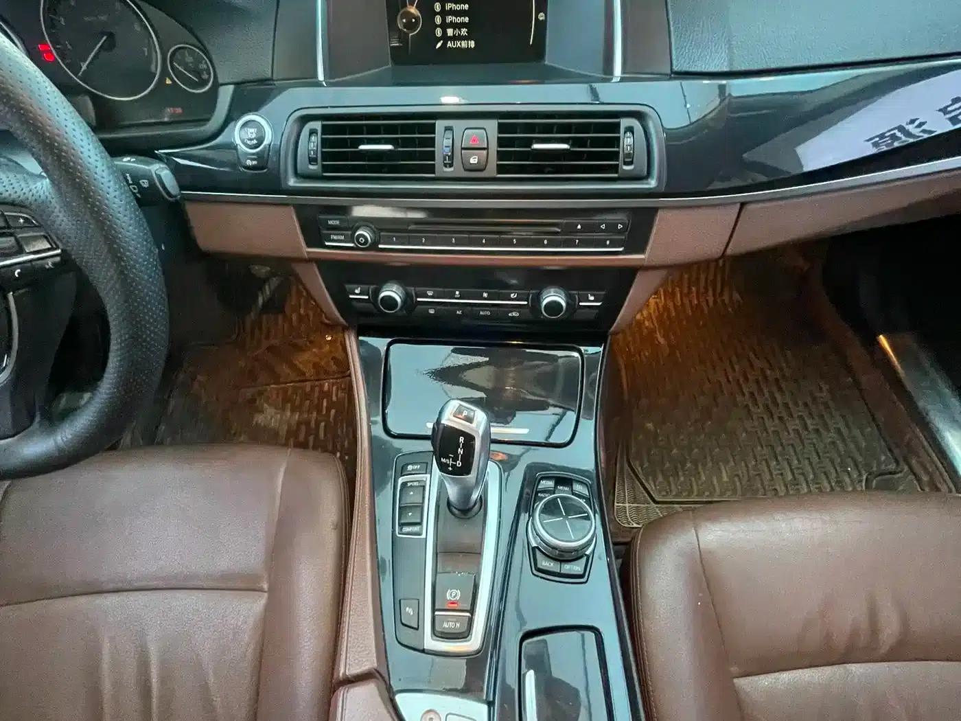 BMW 5 Series 2017 520Li Elegant Edition — миниатюра 16