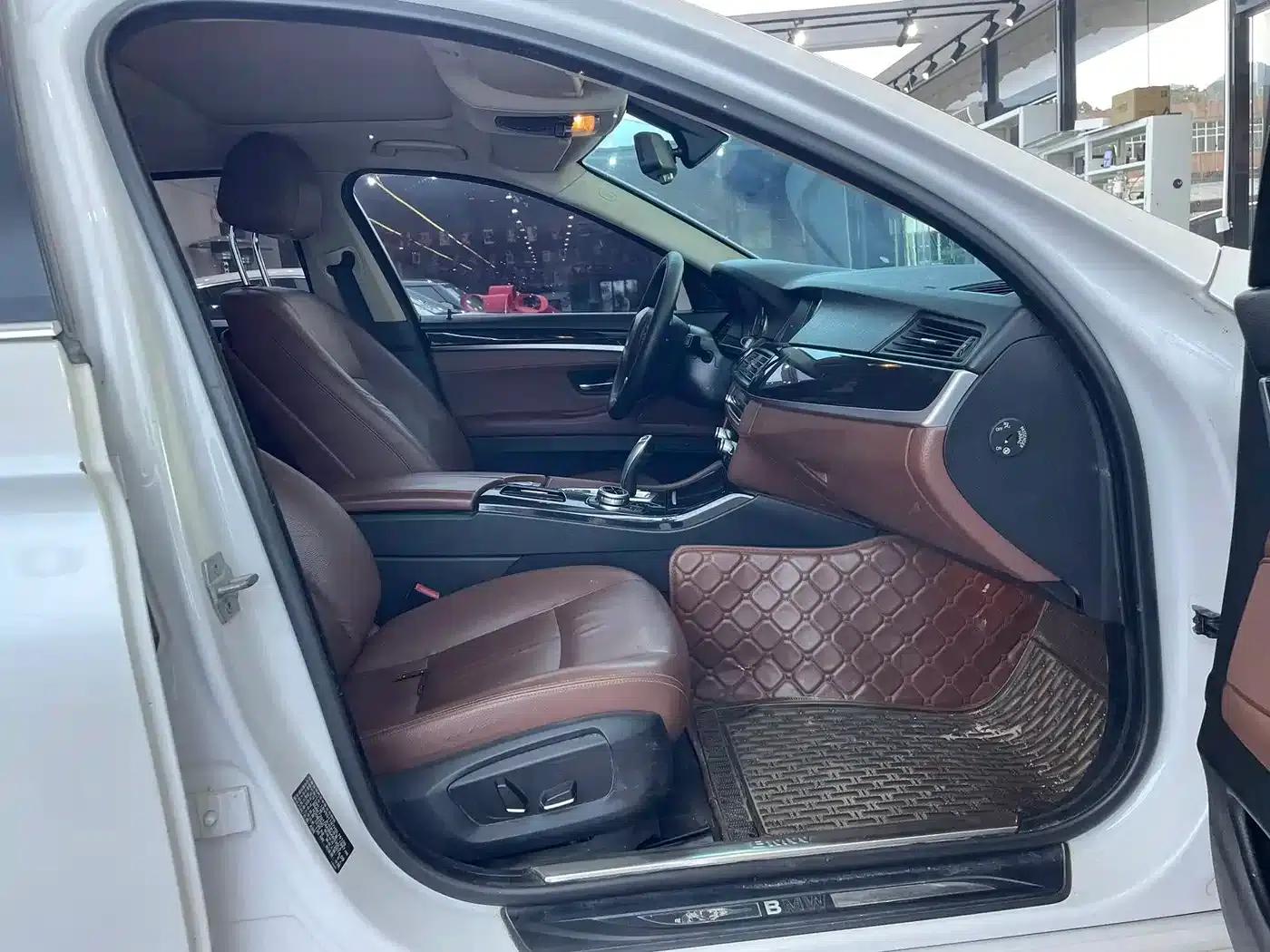 BMW 5 Series 2017 520Li Elegant Edition — миниатюра 18