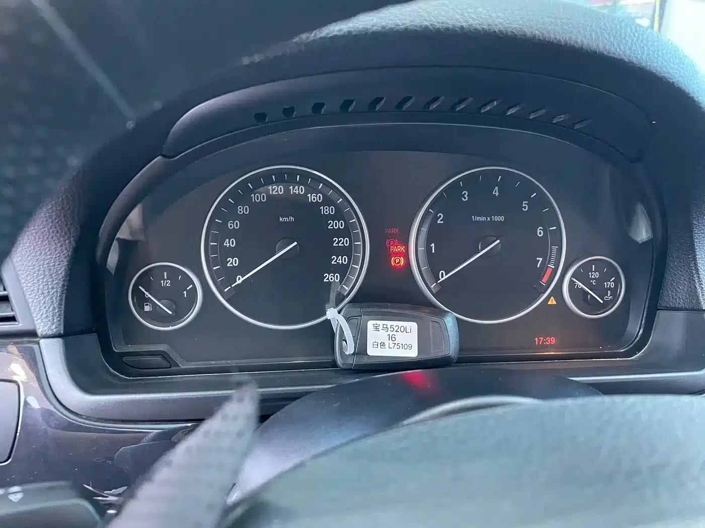 BMW 5 Series 2017 520Li Elegant Edition — миниатюра 8