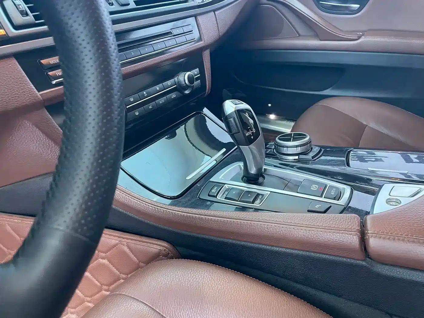 BMW 5 Series 2017 520Li Elegant Edition — миниатюра 10