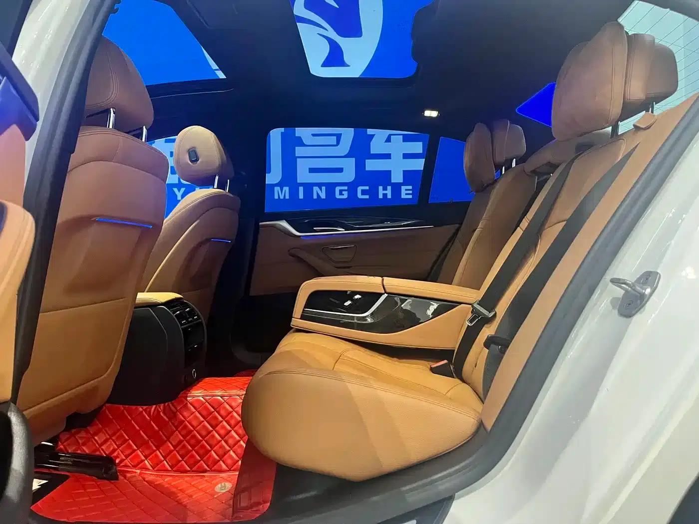 2018 BMW 5 Series 530Li Leading Edition M Sport Package — миниатюра 8