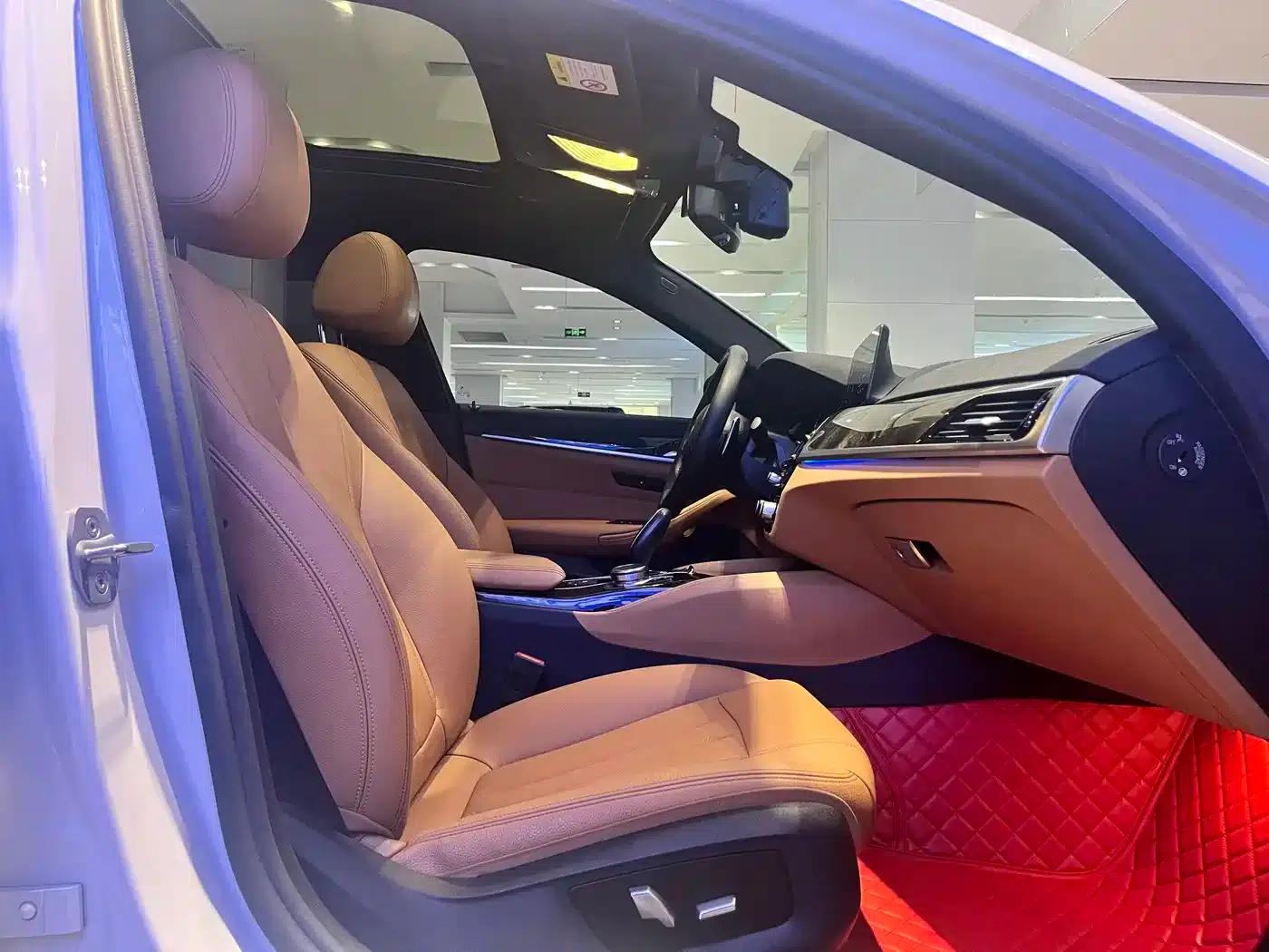 2018 BMW 5 Series 530Li Leading Edition M Sport Package — миниатюра 10