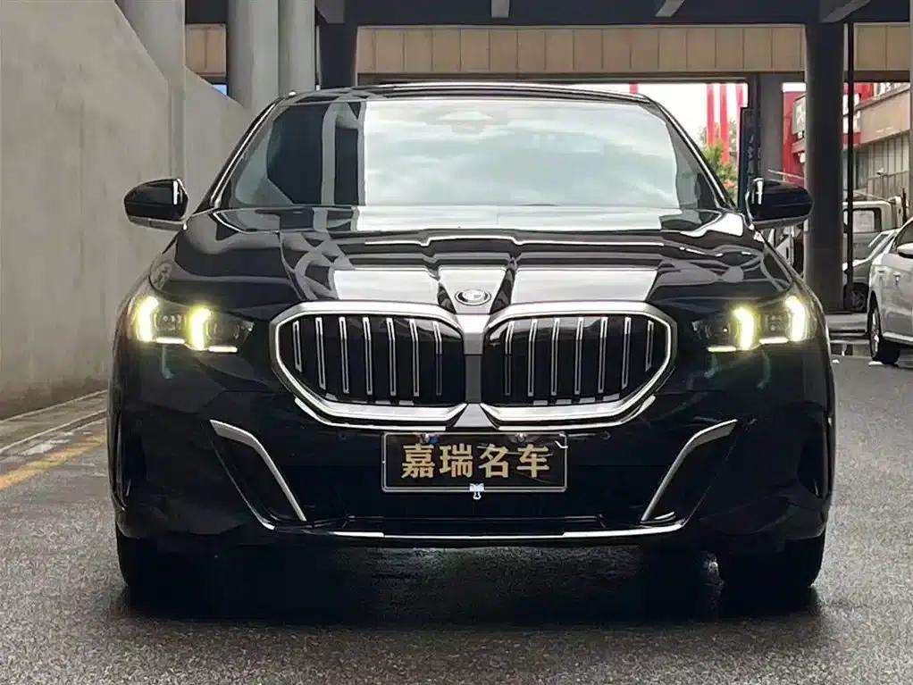 2025 BMW 5 Series 530Li xDrive M Sport Package — миниатюра 2