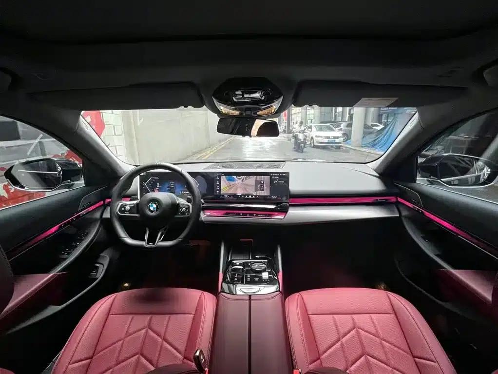 2025 BMW 5 Series 530Li xDrive M Sport Package — миниатюра 11