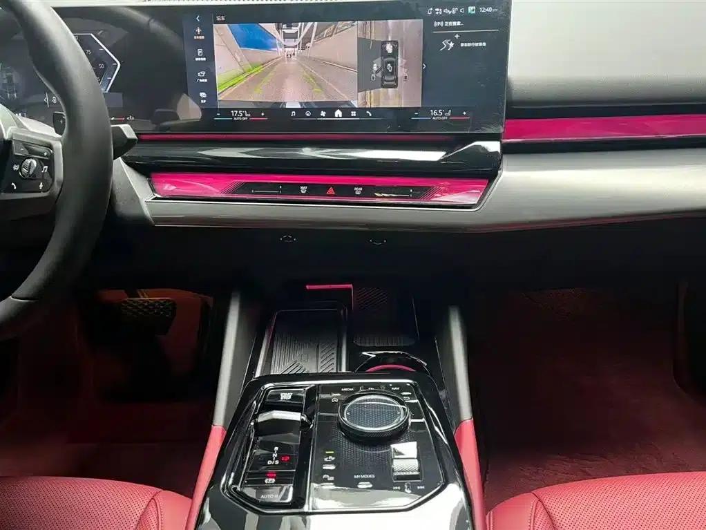 2025 BMW 5 Series 530Li xDrive M Sport Package — миниатюра 12