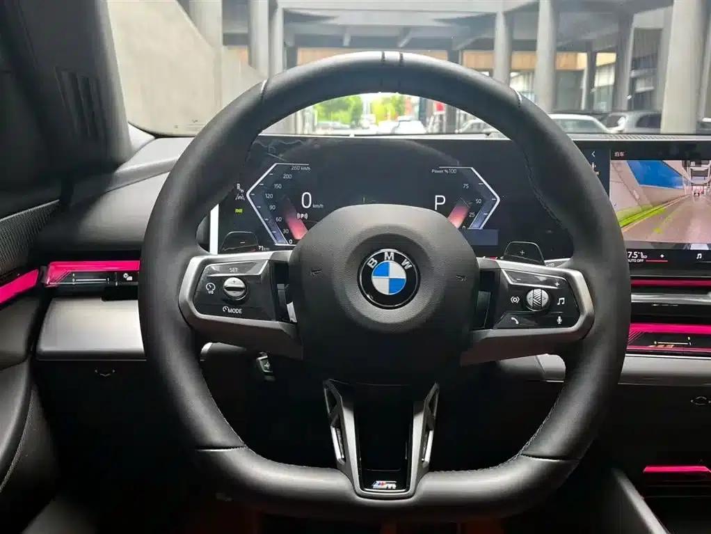 2025 BMW 5 Series 530Li xDrive M Sport Package — миниатюра 13