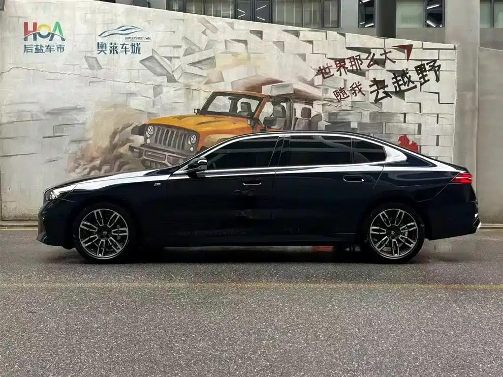 2025 BMW 5 Series 530Li xDrive M Sport Package — миниатюра 3
