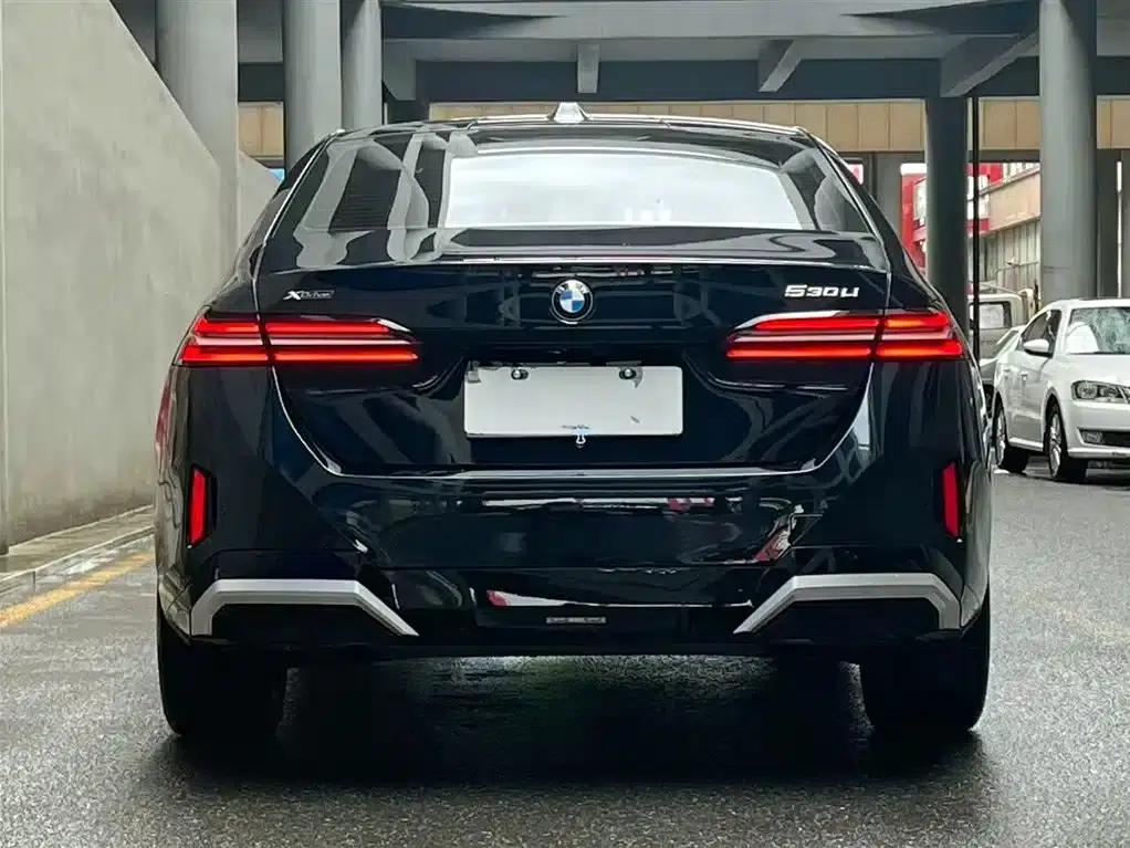 2025 BMW 5 Series 530Li xDrive M Sport Package — миниатюра 4