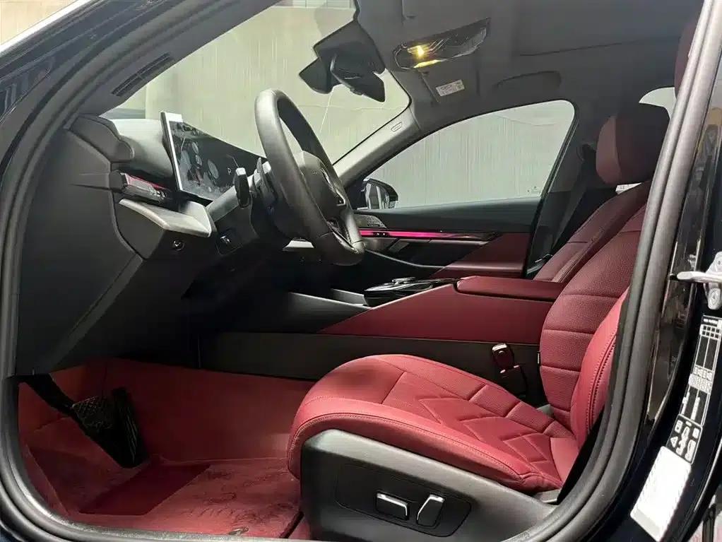 2025 BMW 5 Series 530Li xDrive M Sport Package — миниатюра 9