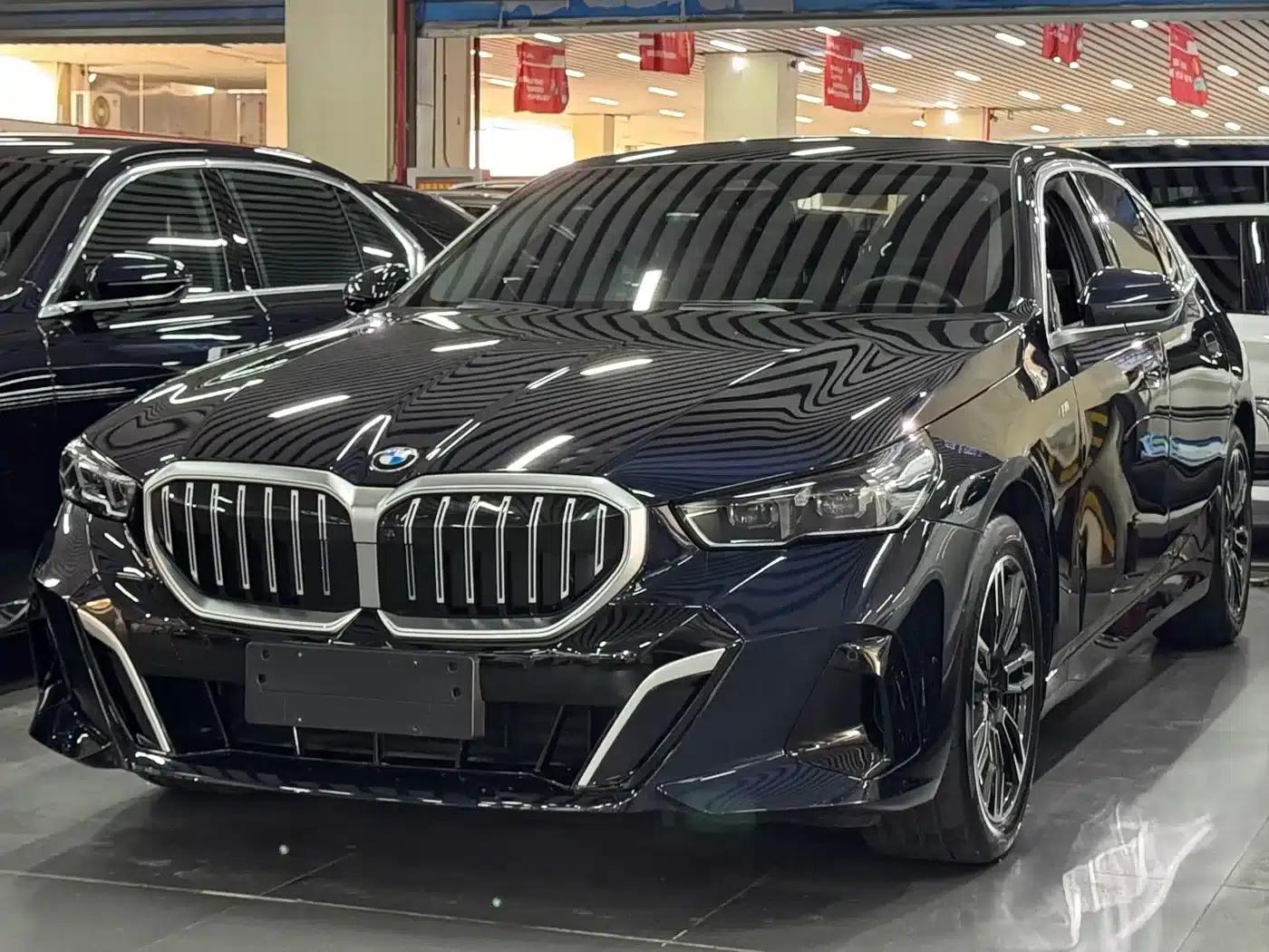 2024 BMW 5 Series 530Li Leading Edition M Sport Package — миниатюра 1