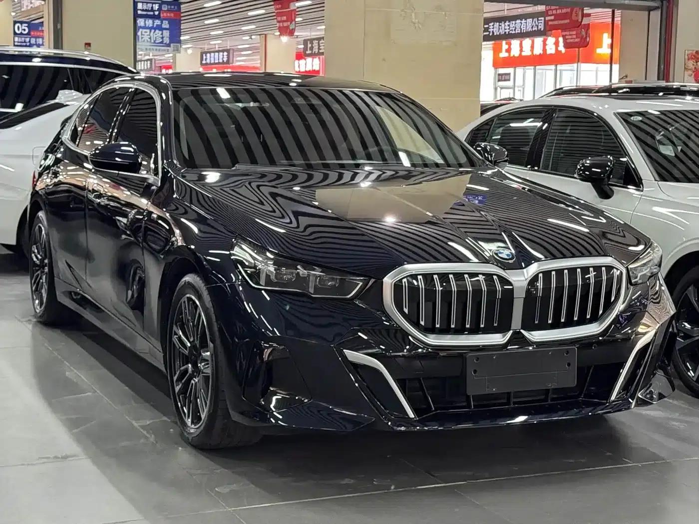 2024 BMW 5 Series 530Li Leading Edition M Sport Package — миниатюра 3