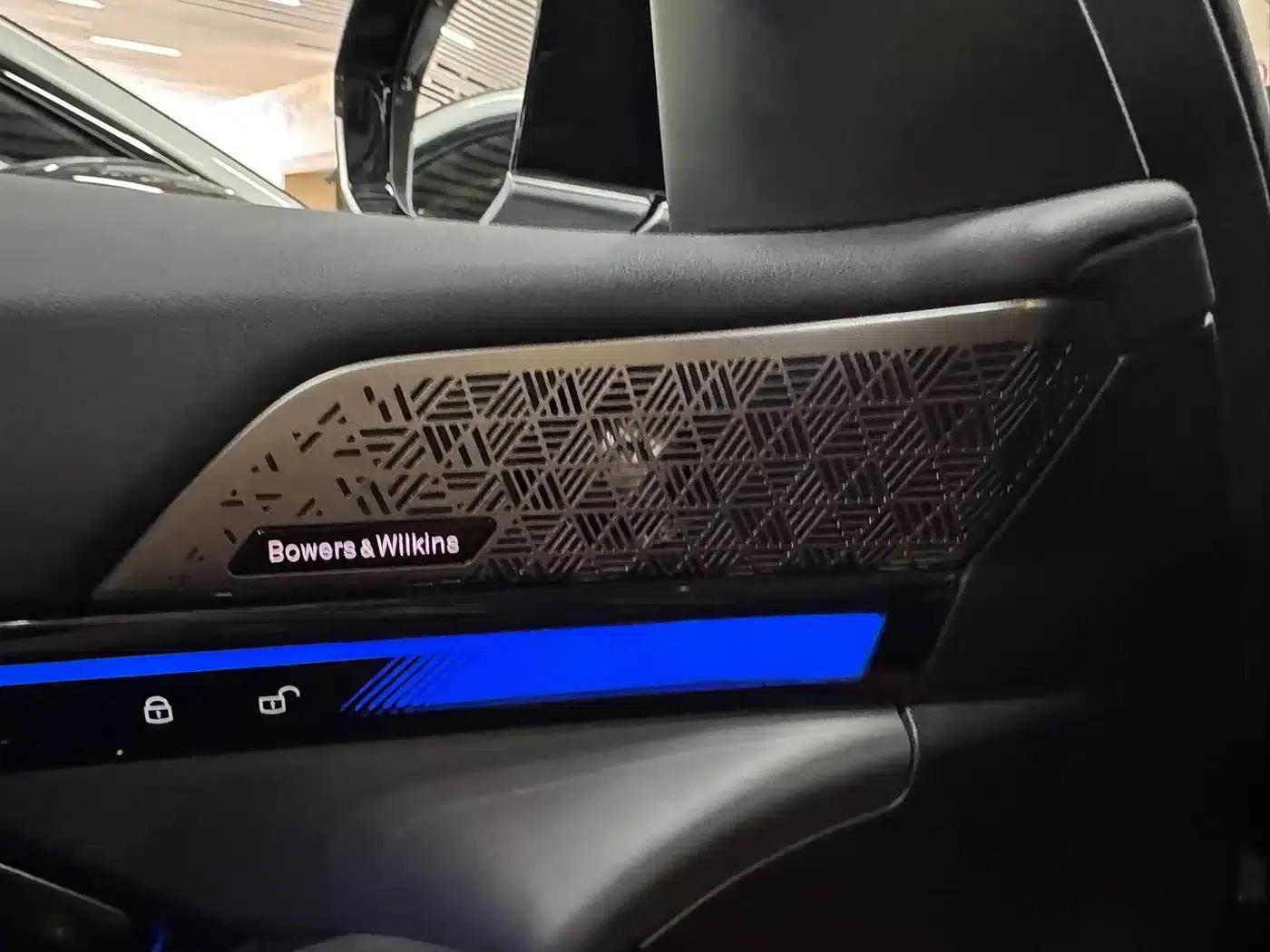 2024 BMW 5 Series 530Li Leading Edition M Sport Package — миниатюра 5