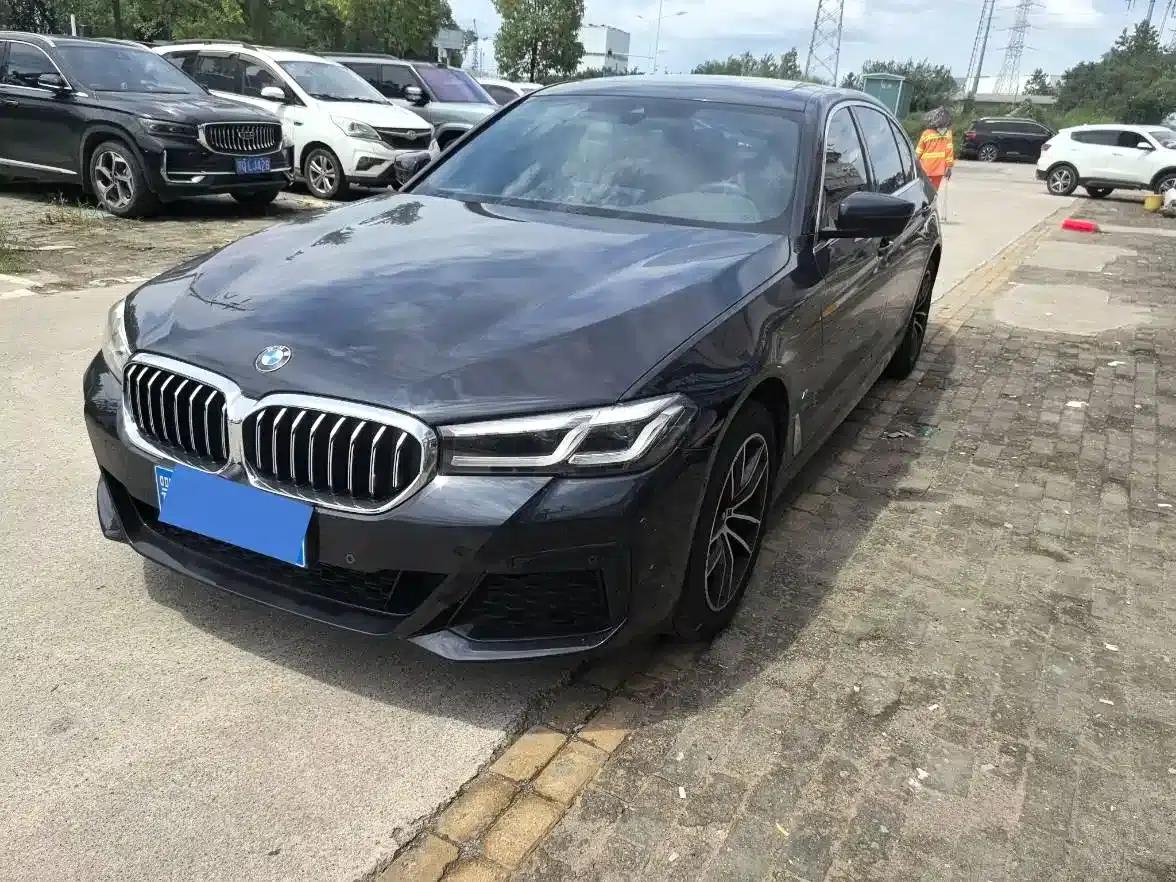 2022 BMW 5 Series 525Li M Sport Package — миниатюра 1