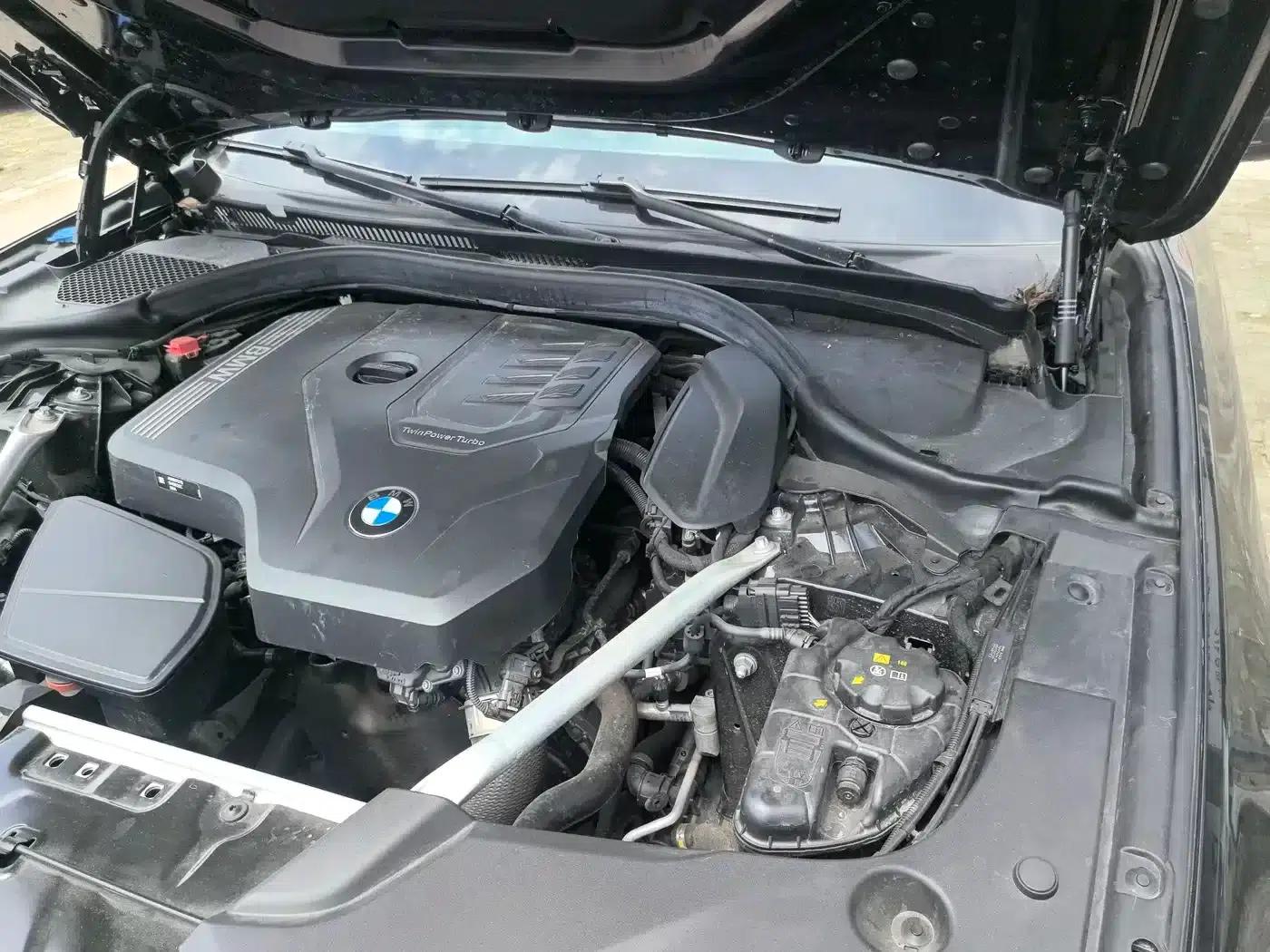 2022 BMW 5 Series 525Li M Sport Package — миниатюра 9