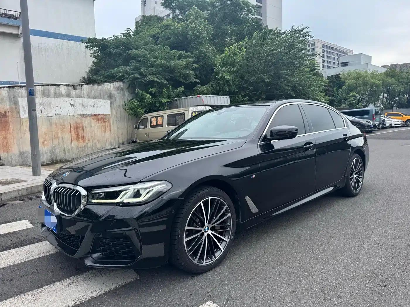 2022 BMW 5 Series Facelift 530Li Leading Edition M Sport Package — миниатюра 1