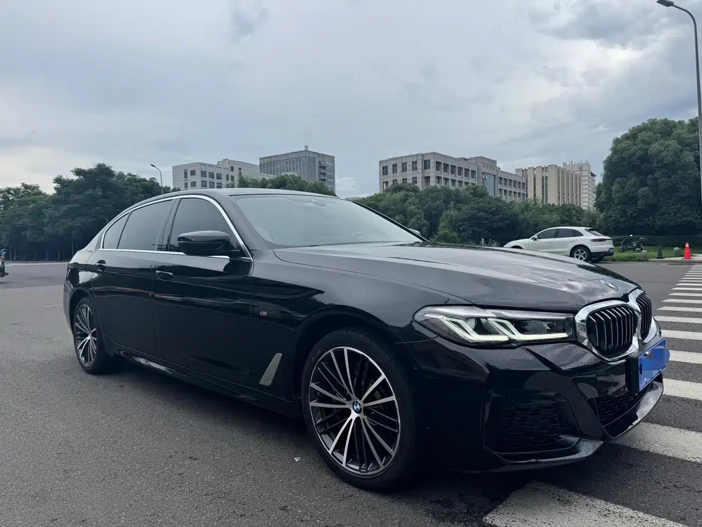 2022 BMW 5 Series Facelift 530Li Leading Edition M Sport Package — миниатюра 3