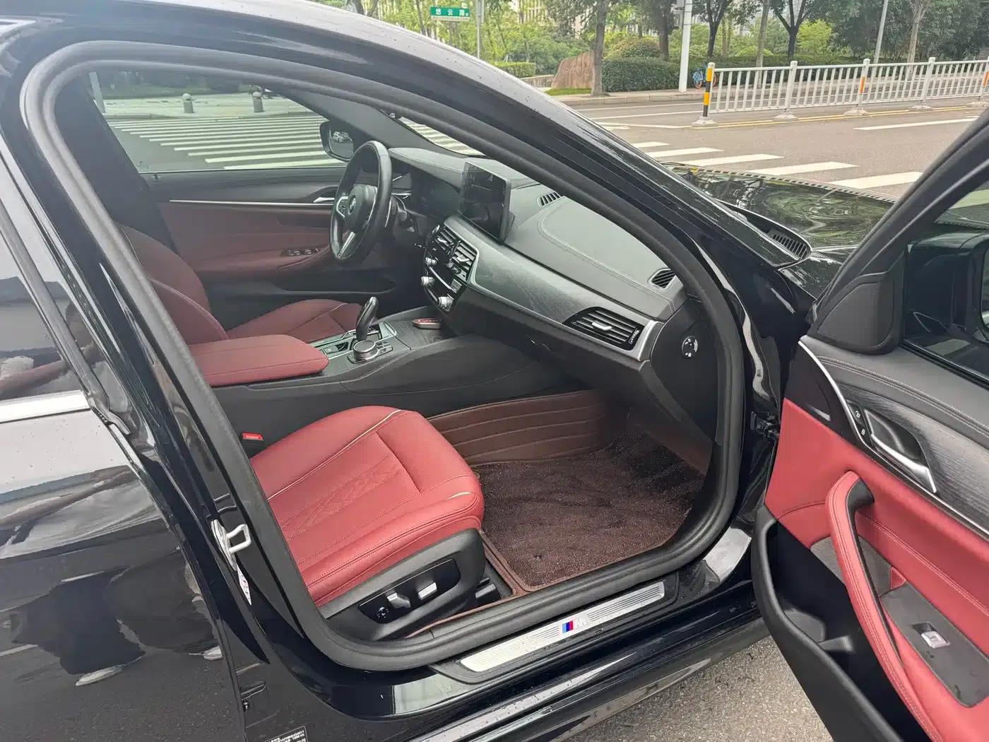 2022 BMW 5 Series Facelift 530Li Leading Edition M Sport Package — миниатюра 8
