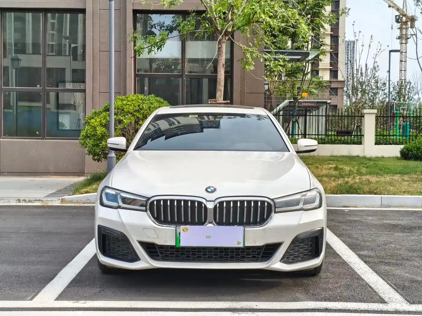 2021 BMW 5 Series 525Li M Sport Package — миниатюра 2