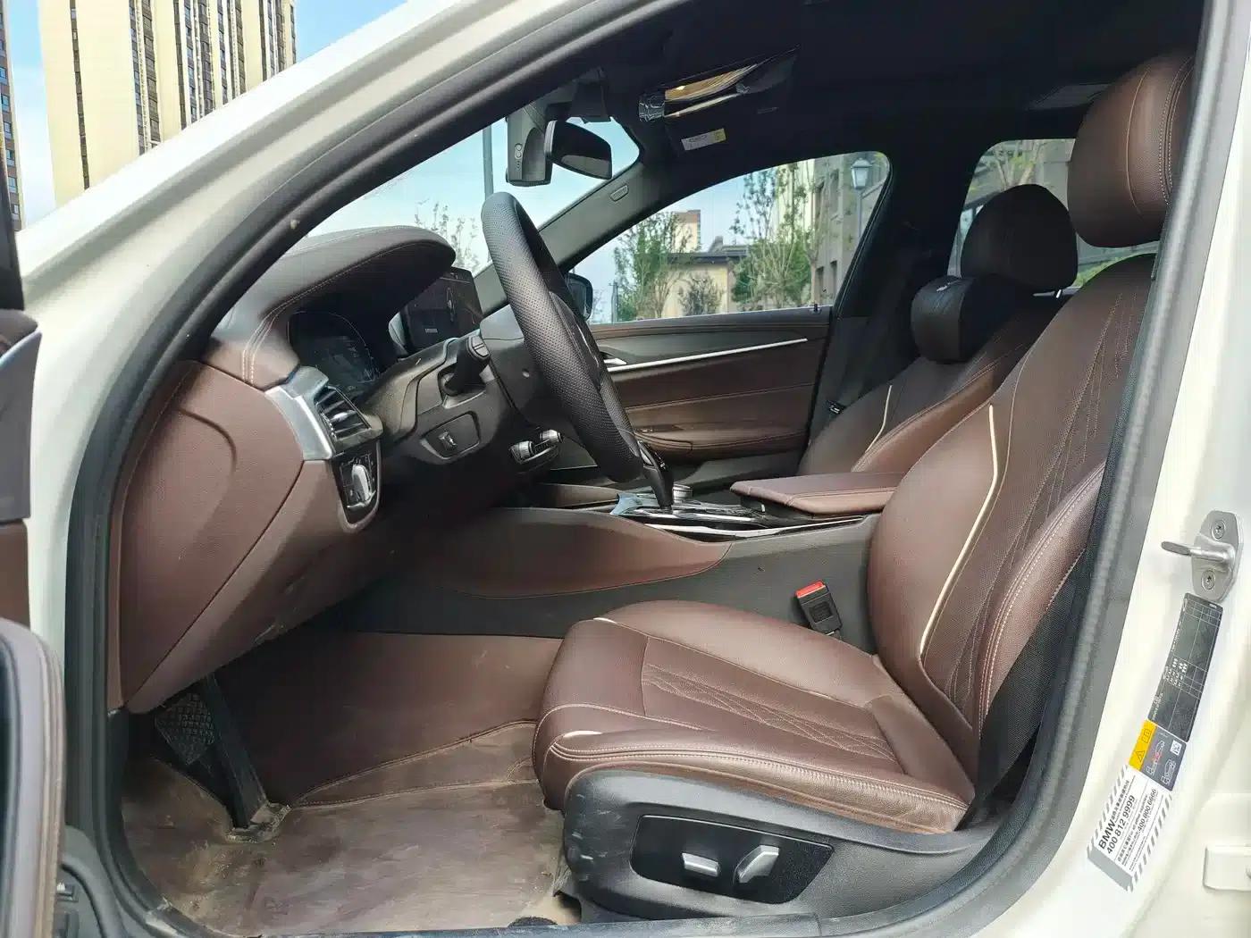 2021 BMW 5 Series 525Li M Sport Package — миниатюра 4