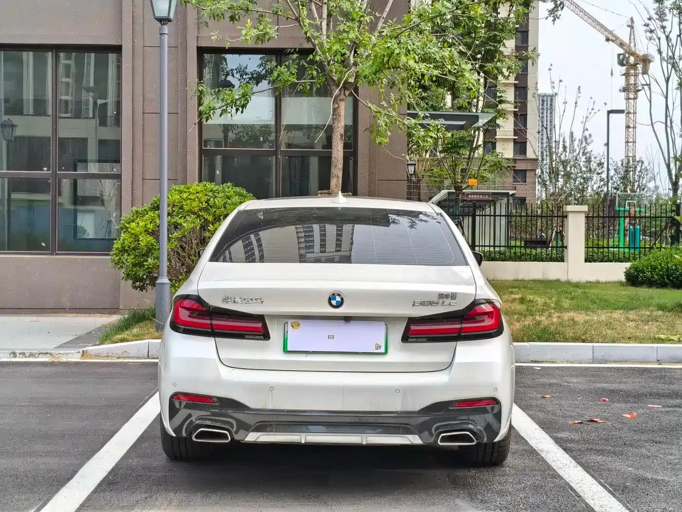 2021 BMW 5 Series 525Li M Sport Package — миниатюра 8