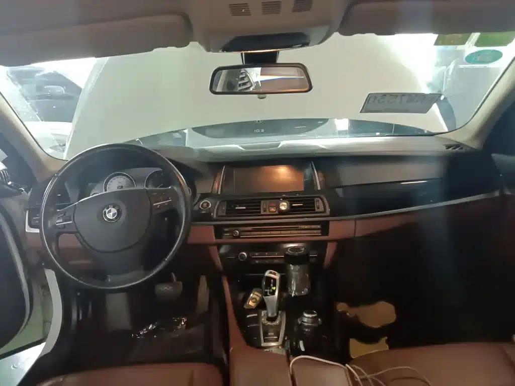 2014 BMW 5 Series 520Li Elegant Edition — миниатюра 13