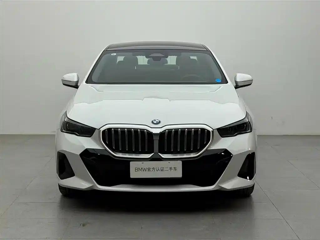 2024 BMW 5 Series Imported Model 525i M Sport Package — миниатюра 2