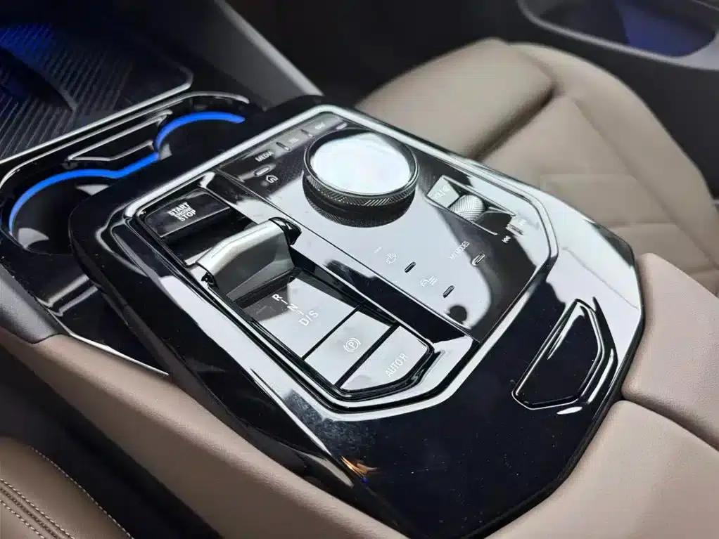 2024 BMW 5 Series Imported Model 525i M Sport Package — миниатюра 11