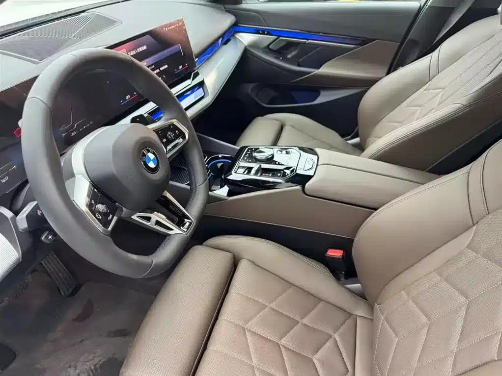 2024 BMW 5 Series Imported Model 525i M Sport Package — миниатюра 8