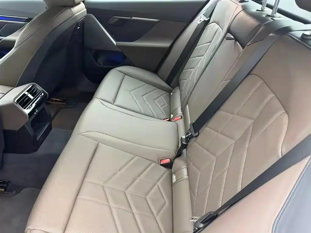 2024 BMW 5 Series Imported Model 525i M Sport Package — миниатюра 9