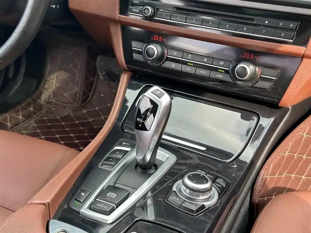 2015 BMW 5 Series Imported Model 520i Elegant Edition — миниатюра 11