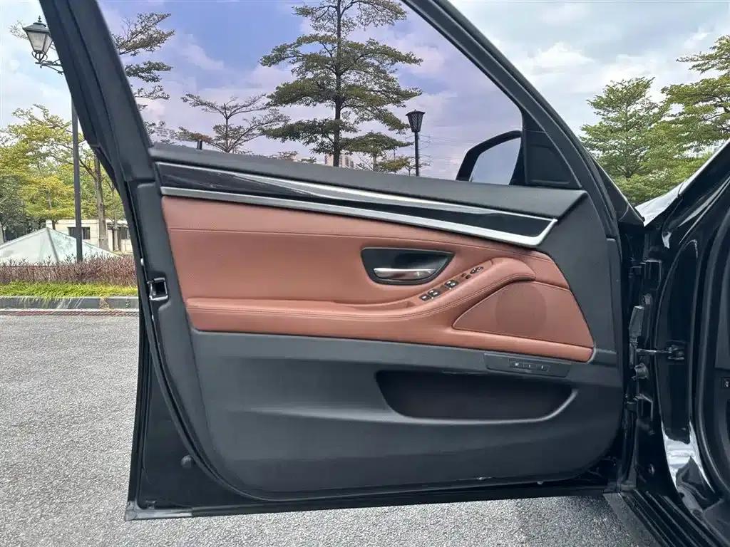 2015 BMW 5 Series Imported Model 520i Elegant Edition — миниатюра 4