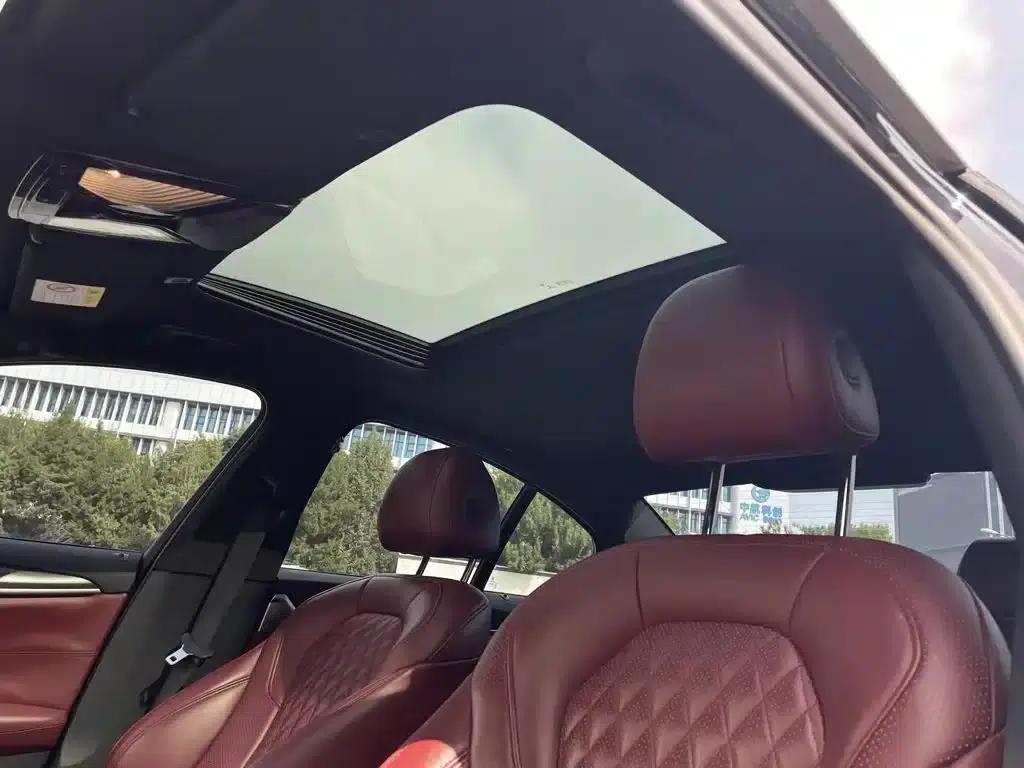 2021 BMW 5 Series Imported Model 525i M Sport Package — миниатюра 7