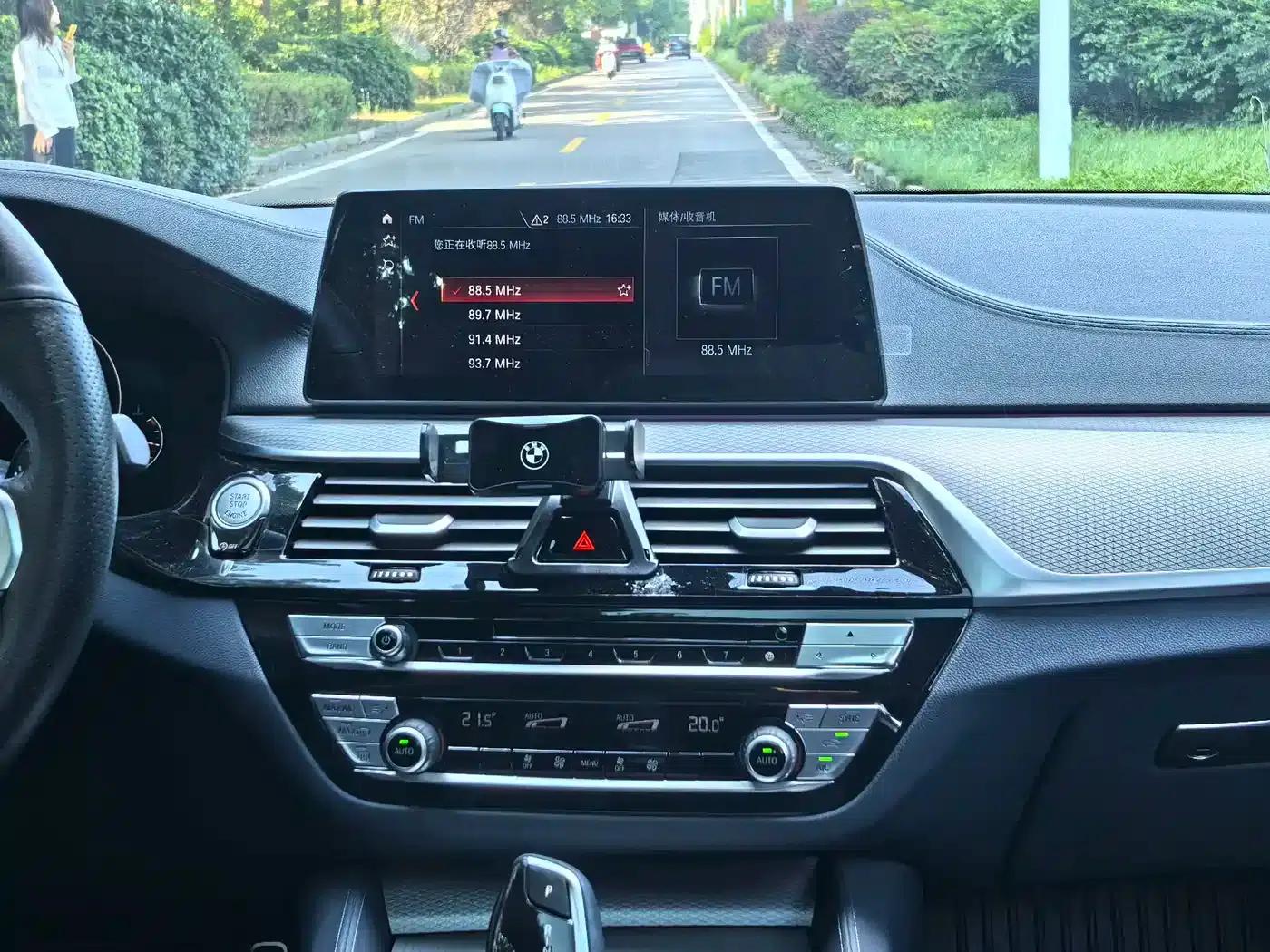 2019 BMW 5 Series Imported Model 525i M Sport Package — миниатюра 13