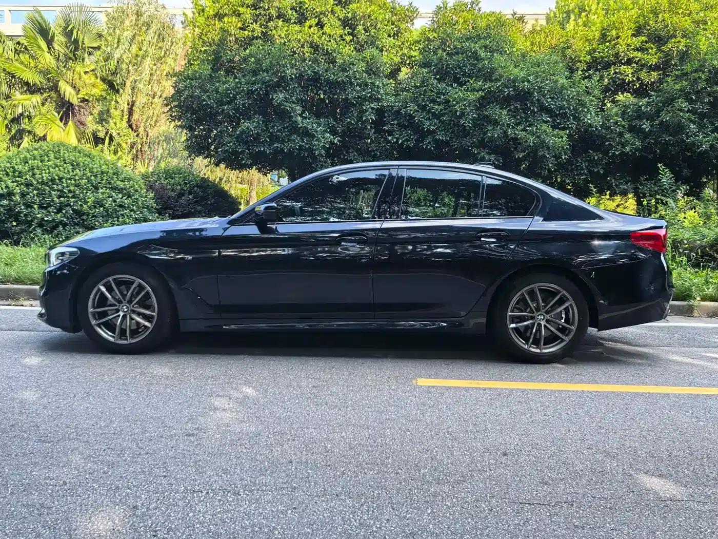 2019 BMW 5 Series Imported Model 525i M Sport Package — миниатюра 4